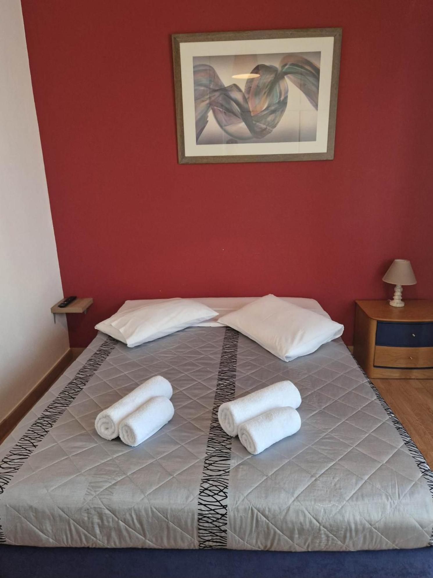 Above Apartments Near The Airport Αρτέμιδα Δωμάτιο φωτογραφία